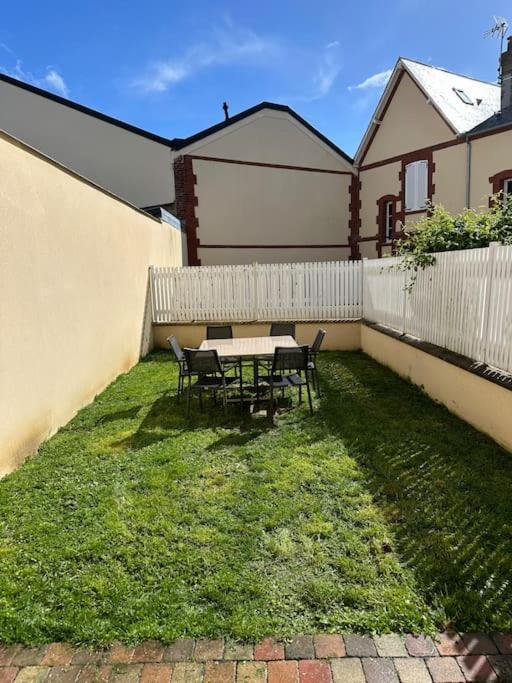 « maison Sauge » Et Son Jardin Deauville